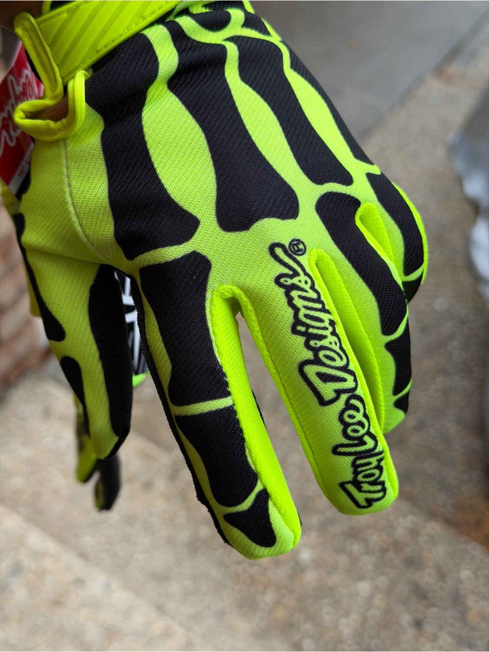 Gloves - Picture 9 of 9